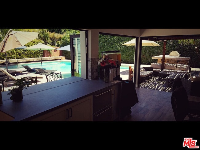 Building Photo - 4744 Haskell Ave