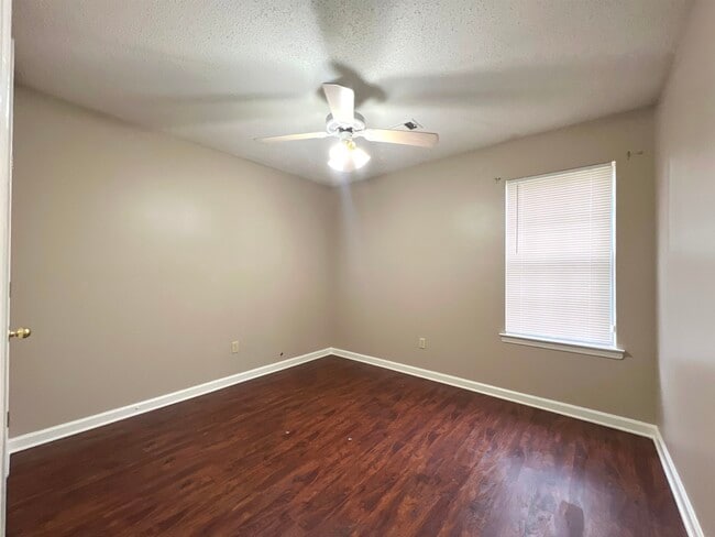 Building Photo - 9347 Garden Woods Dr