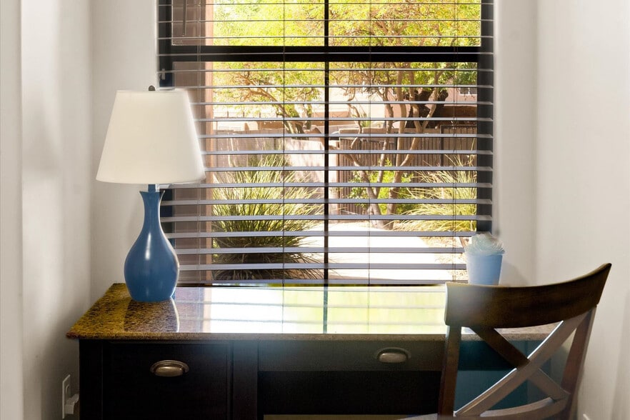 Building Photo - 15550 S 5th Ave