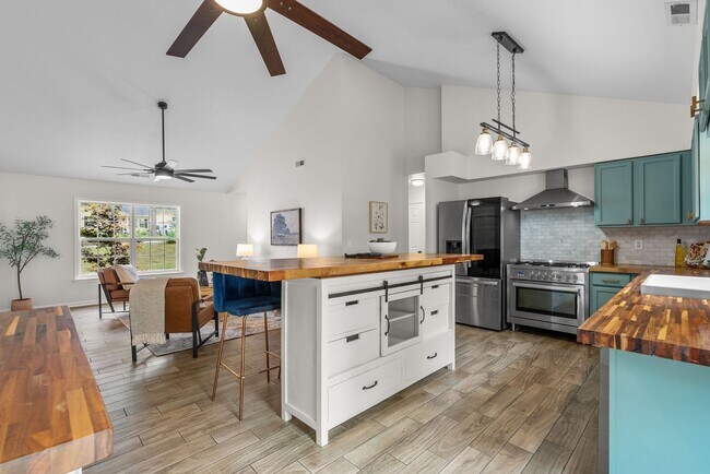 Building Photo - Forest Park