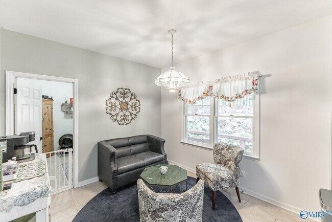 Building Photo - 15033 Greentree Trail SE