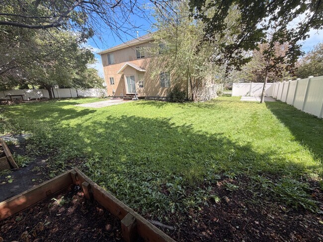 Building Photo - 4077 S Clipper St