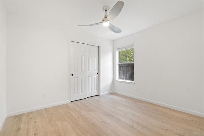 Building Photo - 613 Columbine Ave