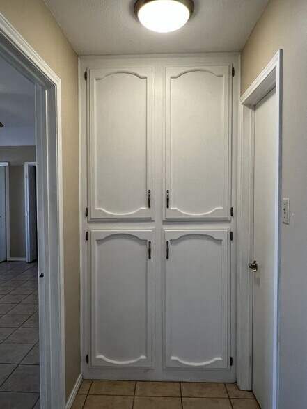 Building Photo - 2401 S Jackson Rd