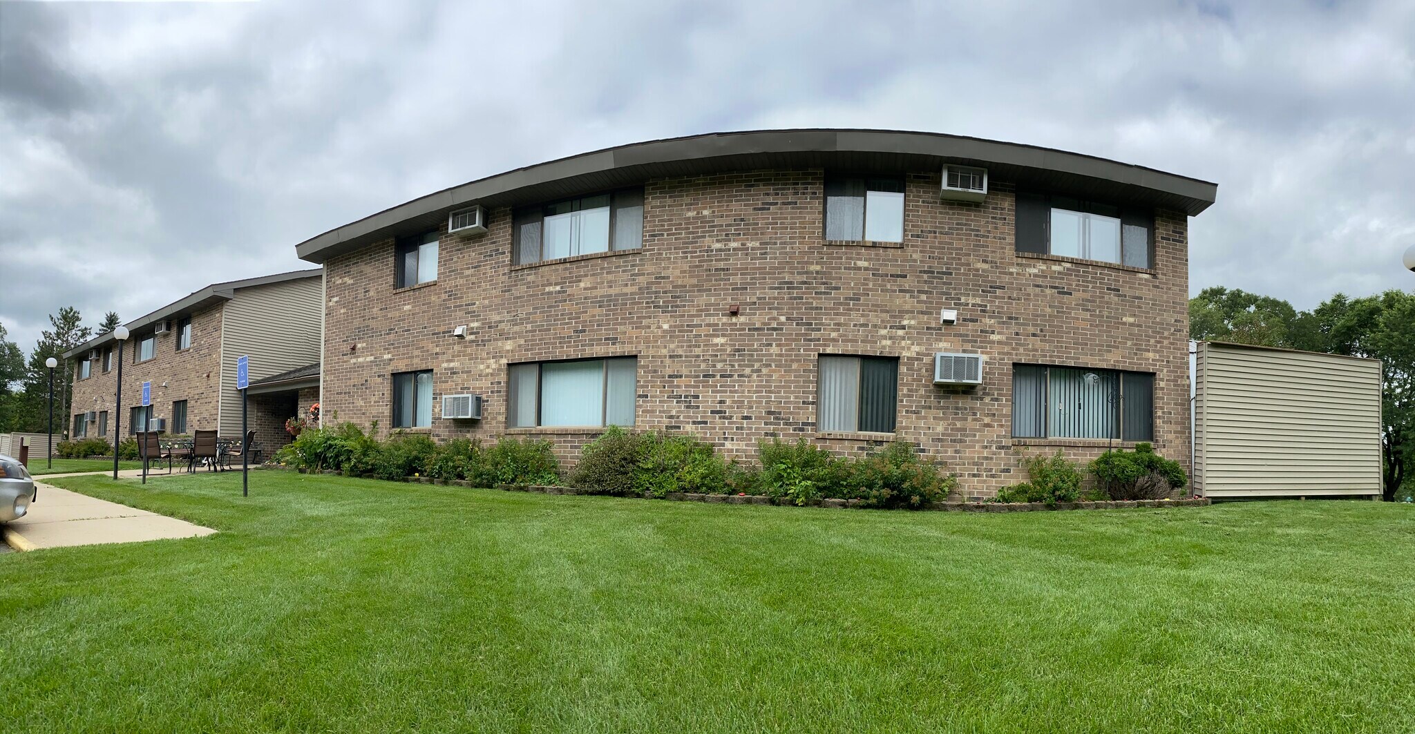 Building Photo - 102 4th St E