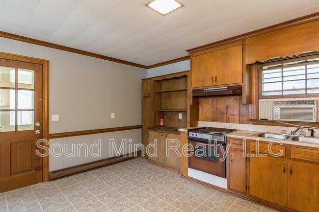 Building Photo - 207 S Alston St