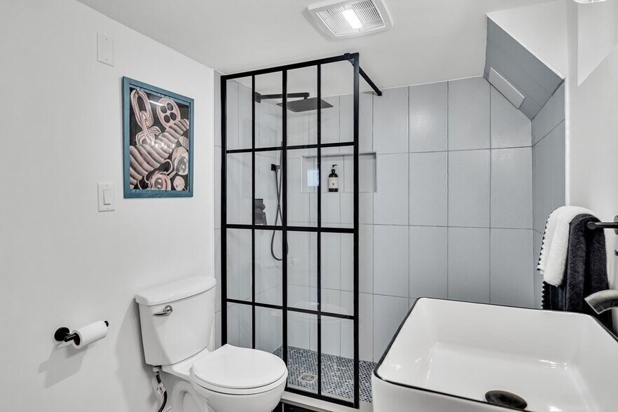 Building Photo - 19 Plymouth St