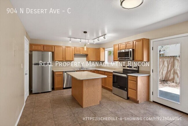 Building Photo - 904 N Desert Ave