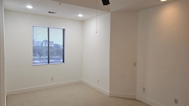 Building Photo - 2301 Camden Dr