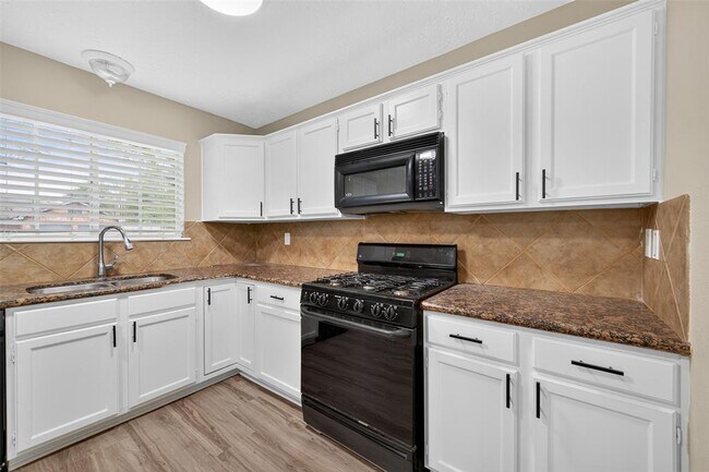 Building Photo - 6906 Pembrough Ln