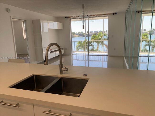 Building Photo - 3010 Marcos Dr