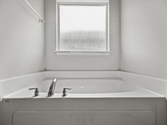 Building Photo - 227 Poplar Hollow Dr