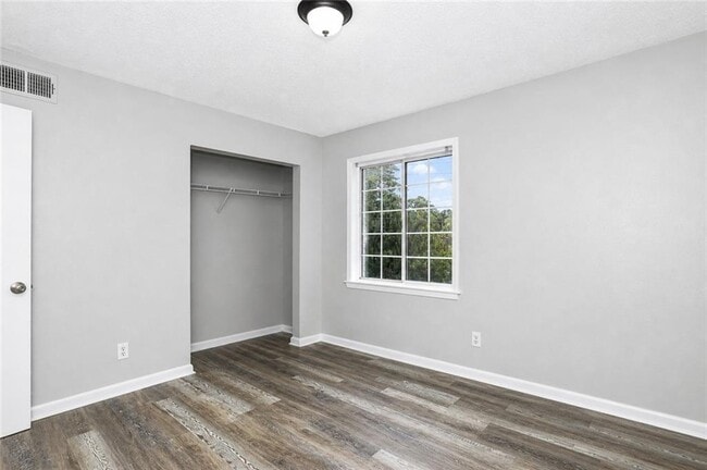 Building Photo - 2045 Alison Ct SW