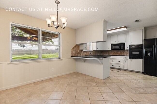 Building Photo - 429 Lindenwood Ln W