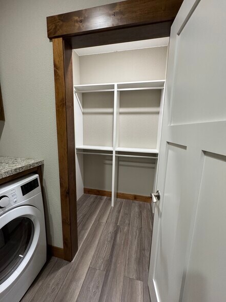 Pantry - 11573 Forestview Dr