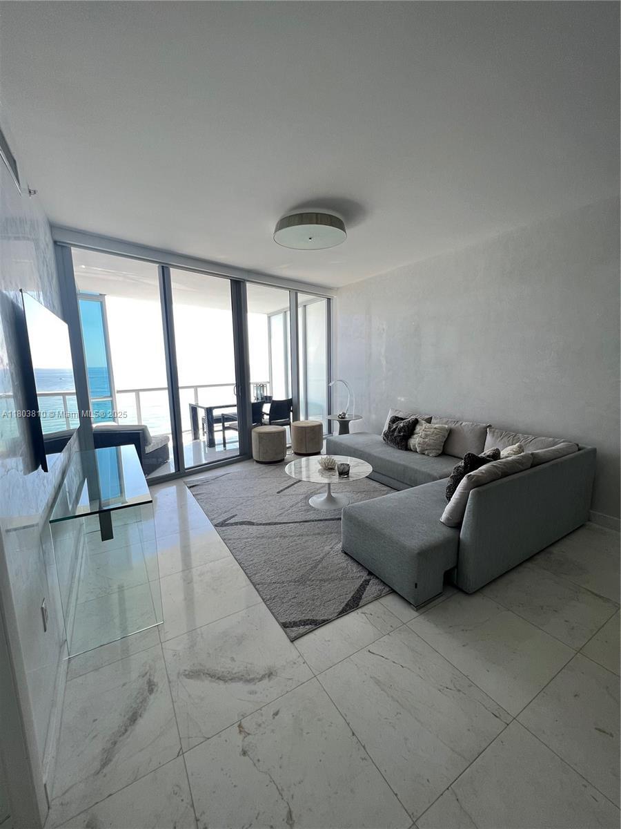Building Photo - 17121 Collins Ave