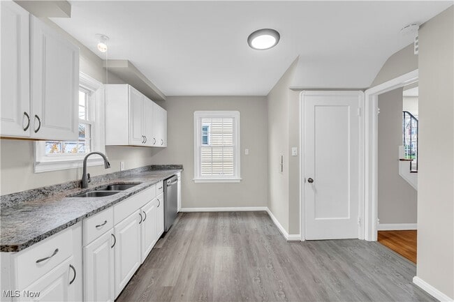 Building Photo - 16201 Walden Ave