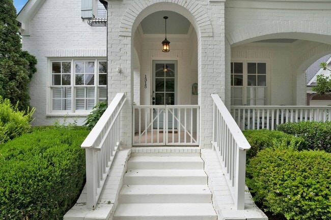 Building Photo - Stunning 4BE/3.5BA home in the very desirable neighborhood, Westhaven!