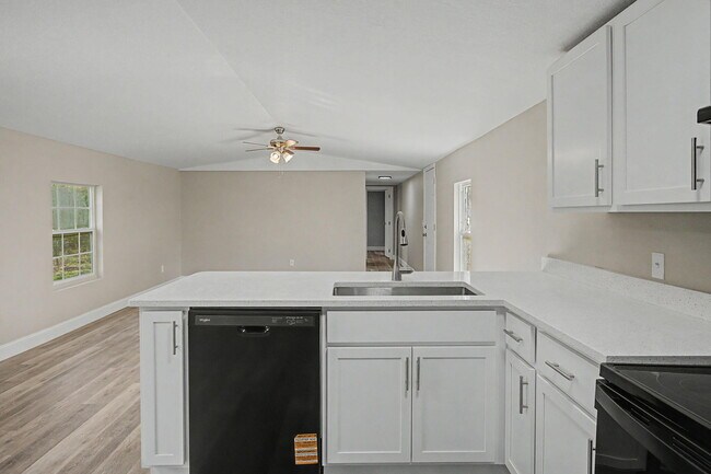 Building Photo - 512 W Bach Dr