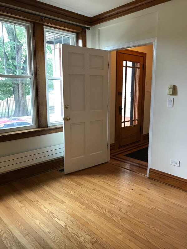 Building Photo - 2137 N Oakley Ave
