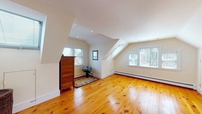 Building Photo - 52 Hillsdale Rd