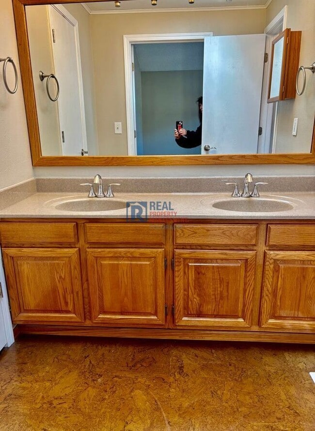 Building Photo - 10430 W 83rd Ave