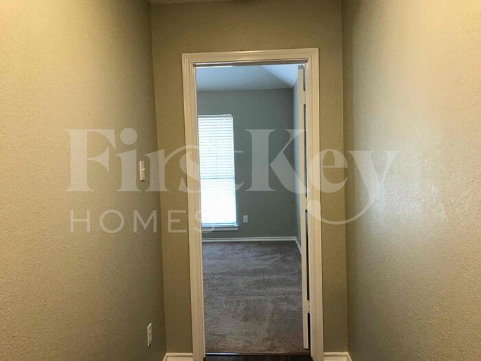 Building Photo - 1417 Highland Dr