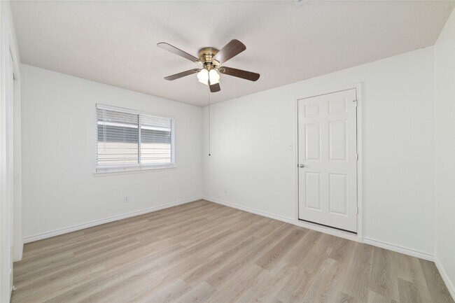 Building Photo - 8914 Parlin Ridge Dr