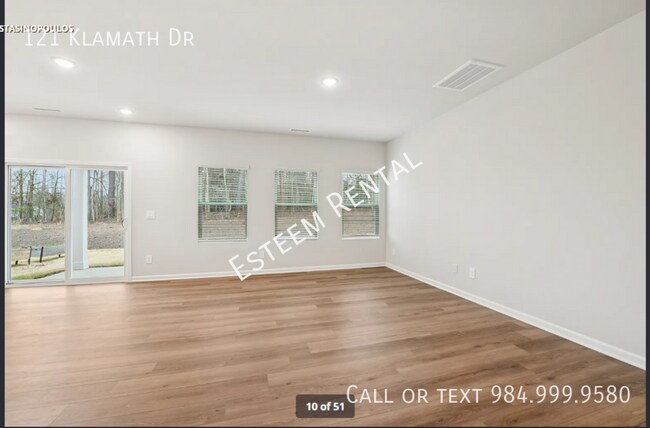 Building Photo - 121 Klamath Dr