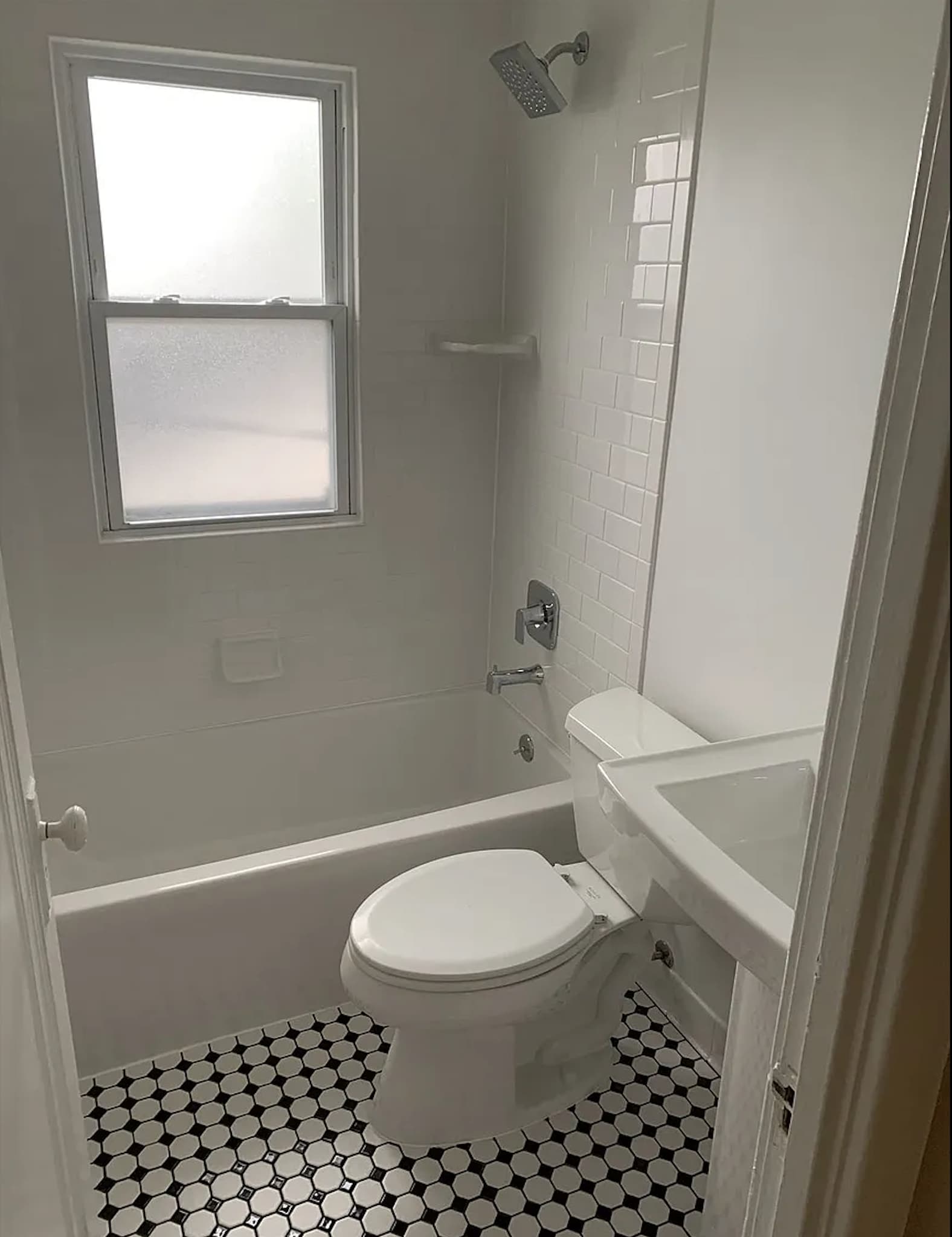Bathroom toilet and shower/tub - 164 Jewell St