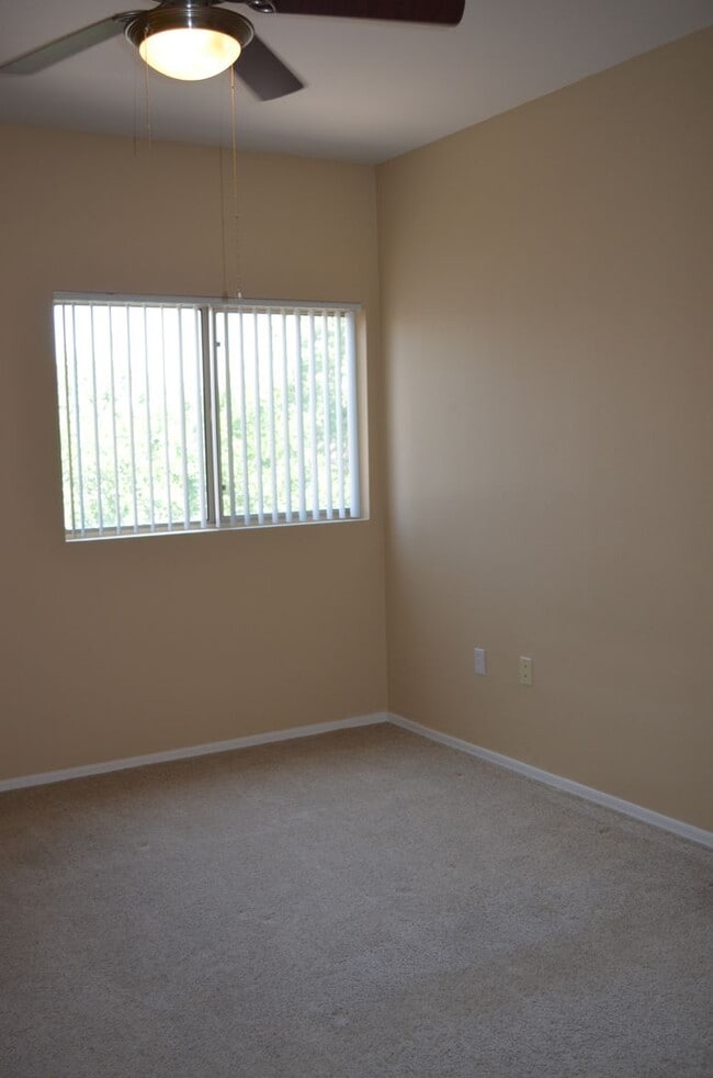 Building Photo - MOVE IN Special!!  Biltmore 2 bedroom!