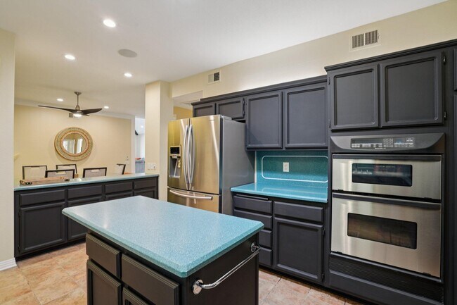 Building Photo - 29 Lakeshore Dr