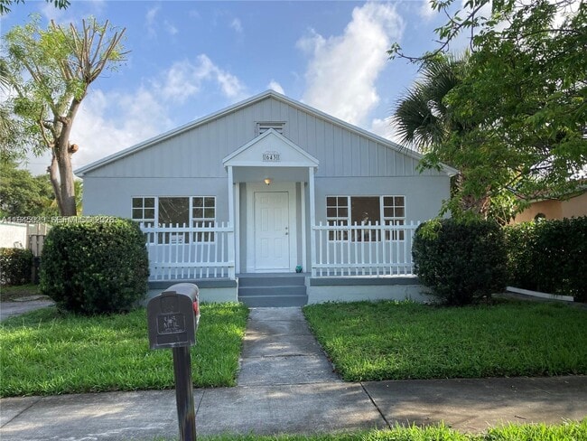 Building Photo - 643 33rd St