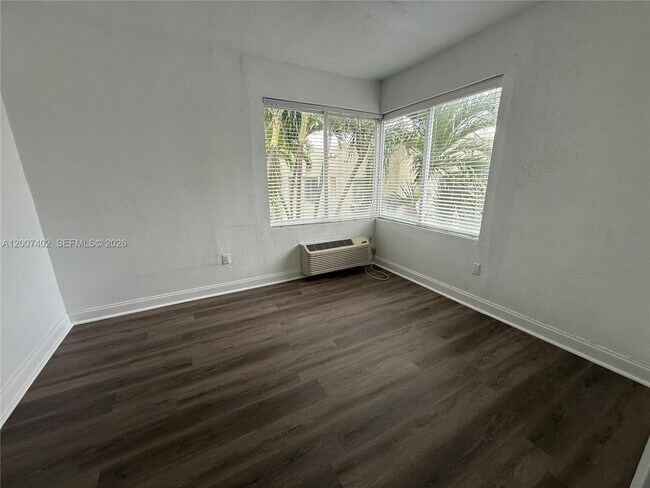 Building Photo - 320 80th St