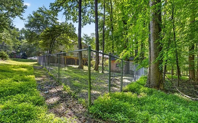 Building Photo - Spacious 4 bedroom 2.5 bathroom home in popular Woodridge NW Greensboro!