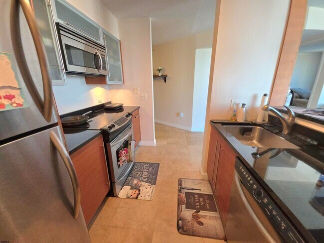 Building Photo - 526 Pacific Ave