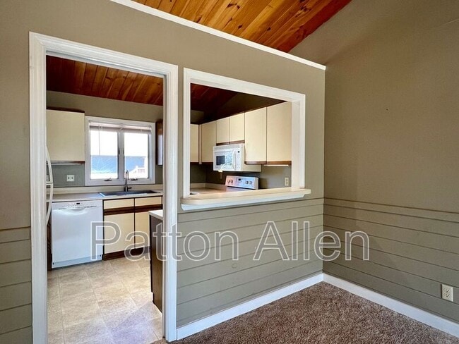 Building Photo - 494 Windswept Dr