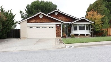 Building Photo - Excellent 3 Bed 2 Bath Home!