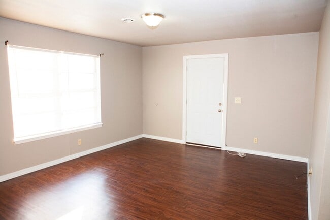 Building Photo - 2-Bedroom, 1-Bathroom Unit @ Rolling Oaks ...