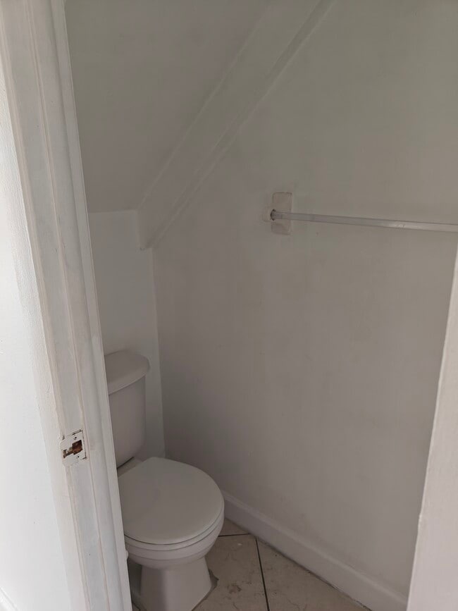 Half Bathroom - 4156 W 10th Ln