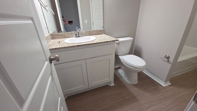 Building Photo - Great newer 3 bed 2 bath duplex.