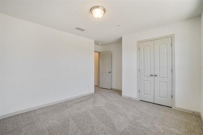 Building Photo - Luxury living in this stunning 4 bedroom, 3 bath home