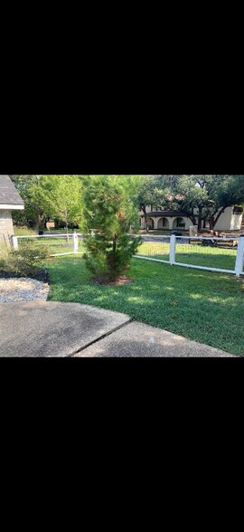 Building Photo - 1506 Oak Hollow Dr