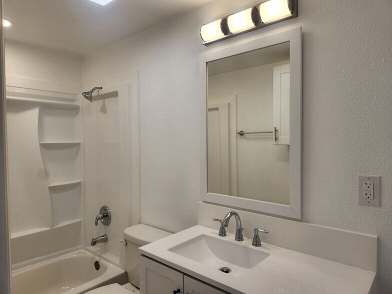 Building Photo - 1105 S Prospect Ave