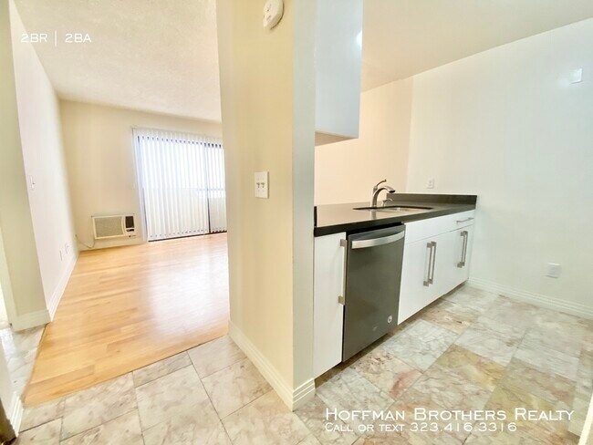 Building Photo - 415 S New Hampshire Ave Los Angeles CA 90020