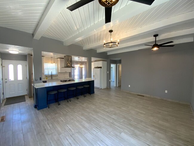 Building Photo - 3 Bedroom Single Story Home Available Near...