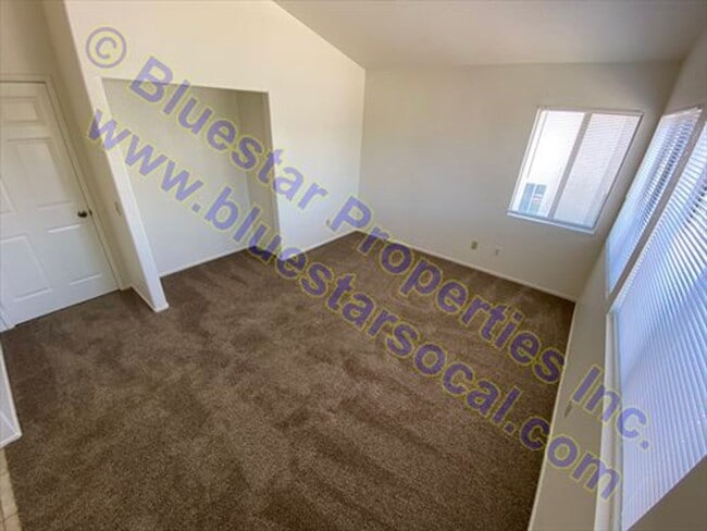 Building Photo - Move In Ready! Beautiful Two Story Home