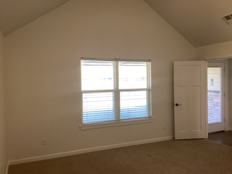 Building Photo - 11217 NW 102nd St