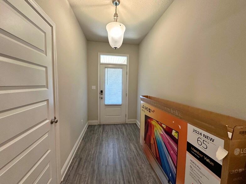 Building Photo - 11464 Oak Alley Dr S