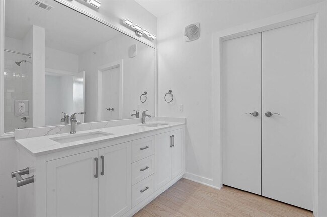 Building Photo - 1900 Barton Springs Rd